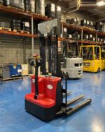 ELF-WS33118 Electric Stacker with adjustable Legs 3300 lbs. - Image 4