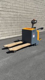 BRAND NEW ELECTRIC WALKIE 4500 LBS. - Image 6